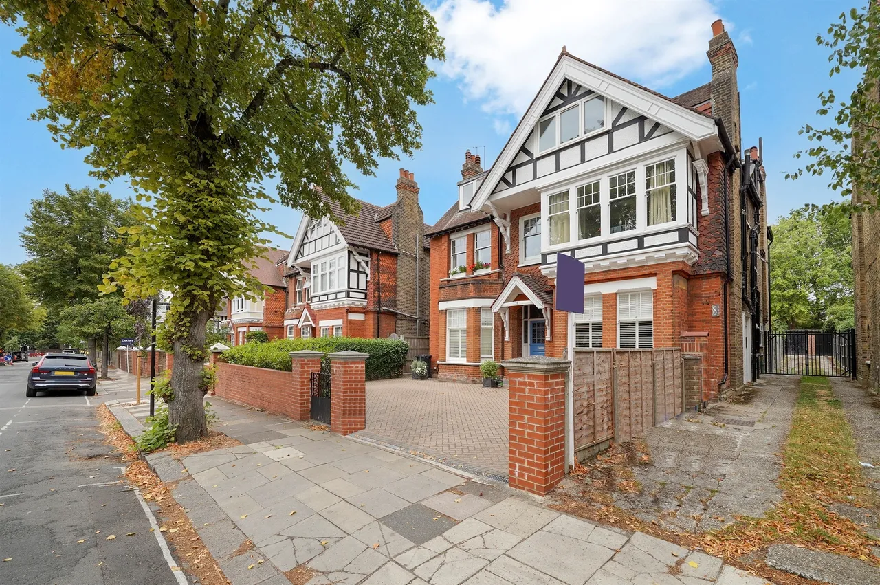 2 bed flat for sale, Blakesley Avenue, London, W5