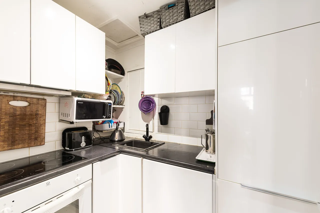 Flat 6, 55-57 Gloucester Road, London, photo 4
