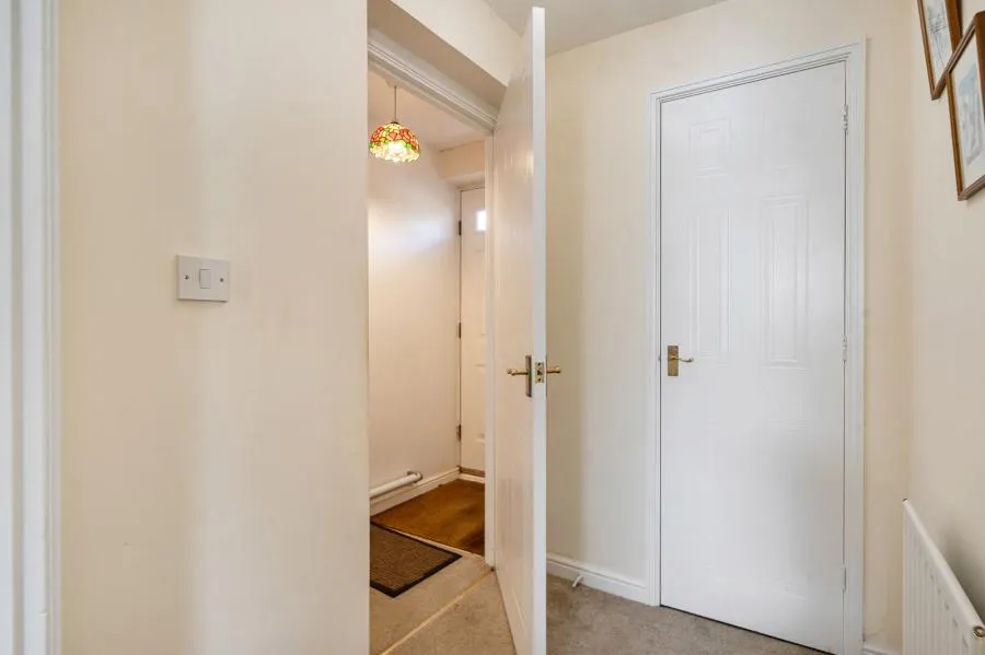 Great Meadow Way, Aylesbury, HP19, photo 10