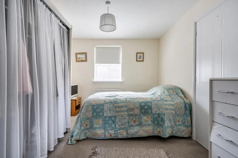 Great Meadow Way, Aylesbury, HP19, photo 11