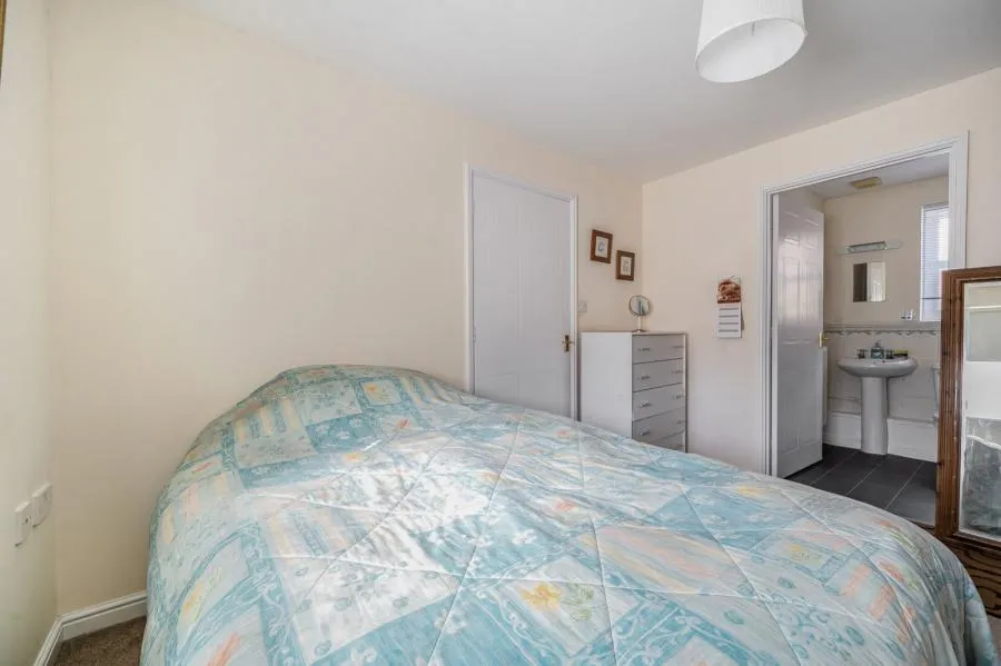 Great Meadow Way, Aylesbury, HP19, photo 13