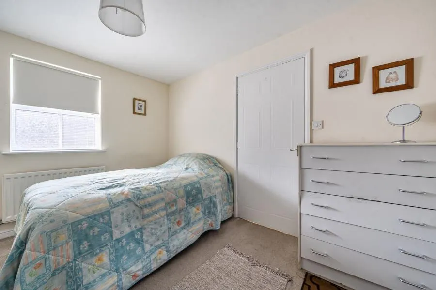 Great Meadow Way, Aylesbury, HP19, photo 12