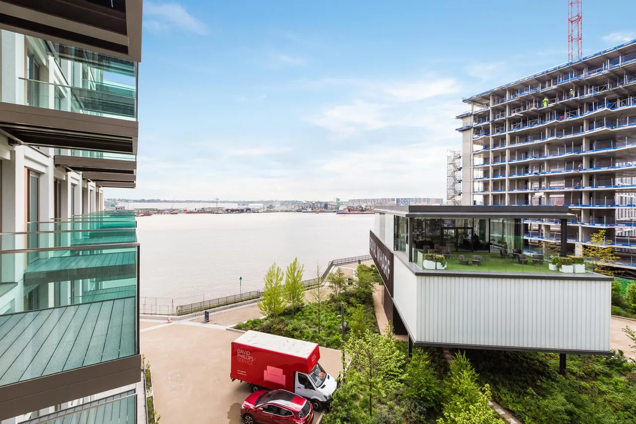 Kelson House, Royal Wharf, E16, photo 2