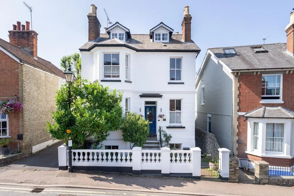 4 bed house for sale, Junction Road, Dorking, RH4