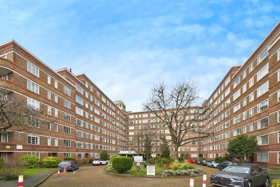 Balham High Road, London, SW17, photo 5