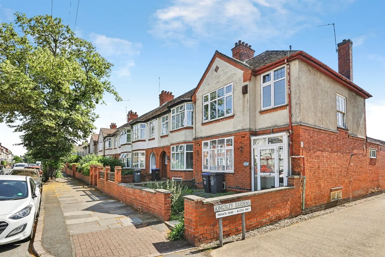 3 bed house for sale — Kingsley Road, Northampton