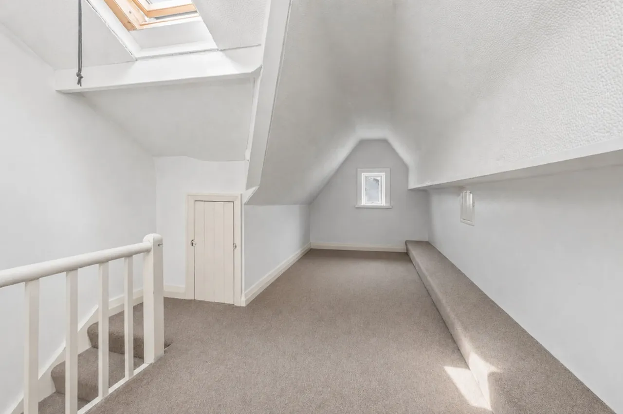 Yew Street, Fartown, photo 4