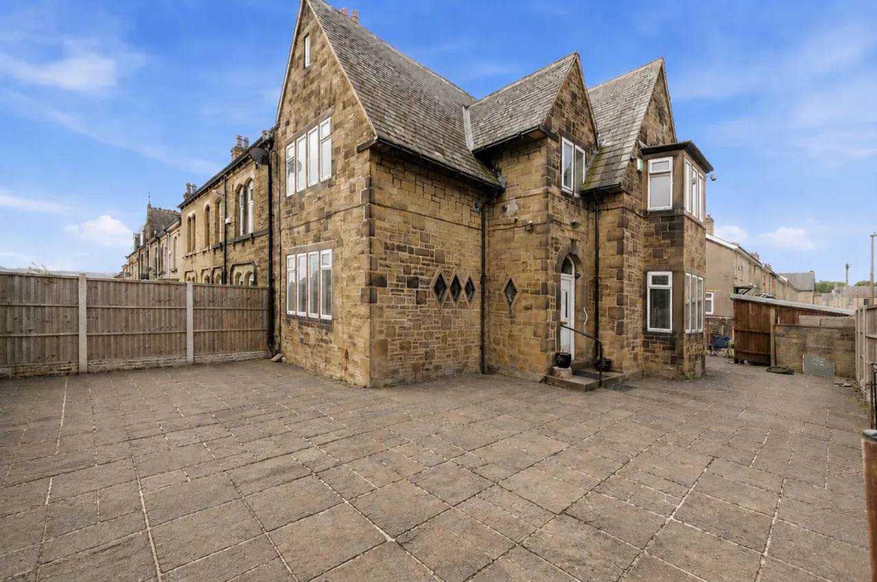 4 bed house for sale — Yew Street, Fartown