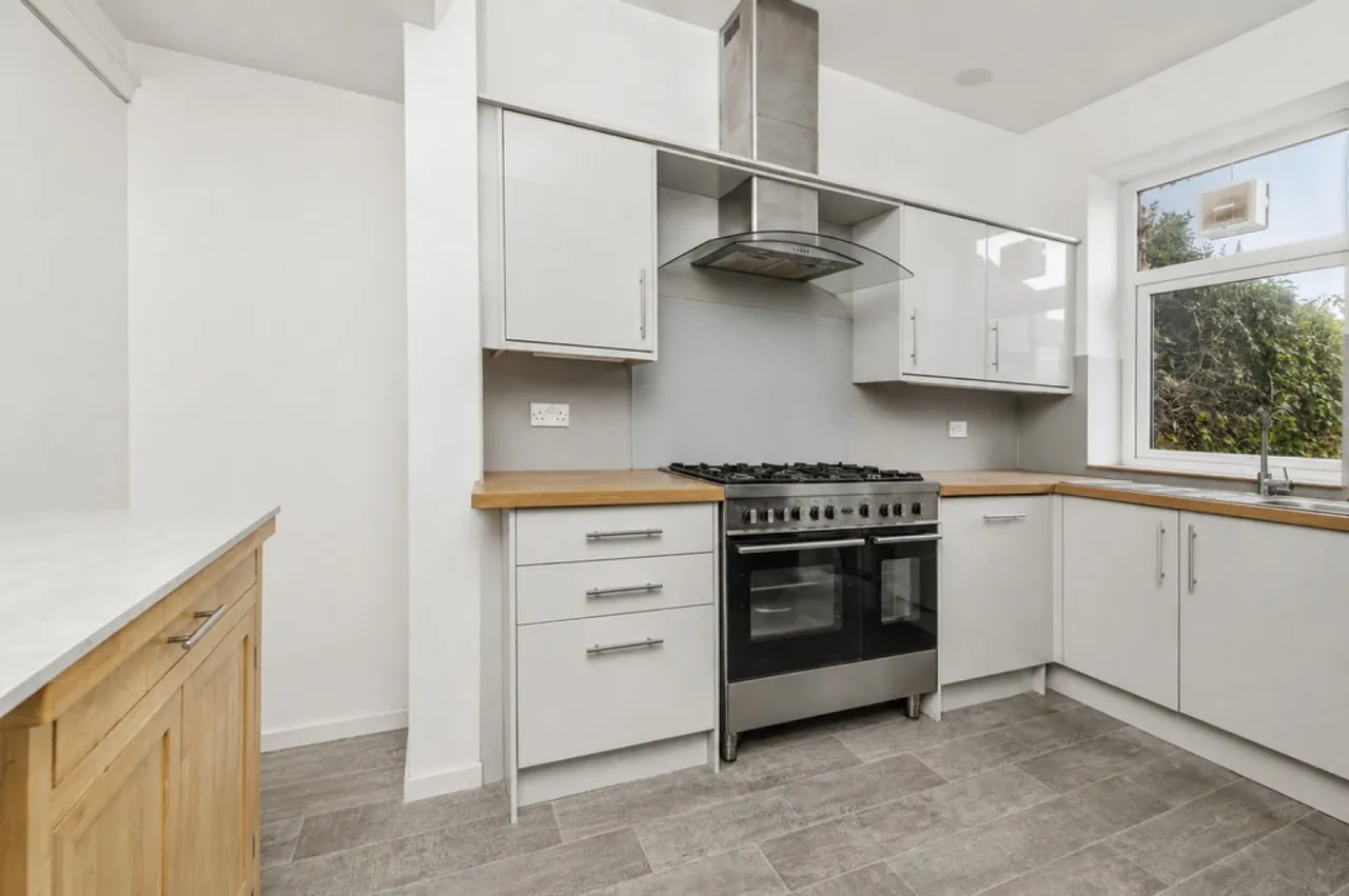 Yew Street, Fartown, photo 6
