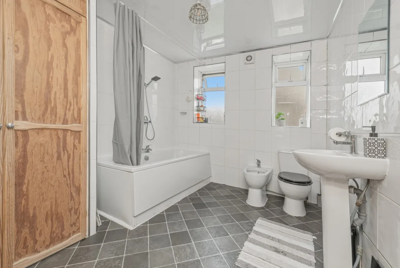 Yew Street, Fartown, photo 8