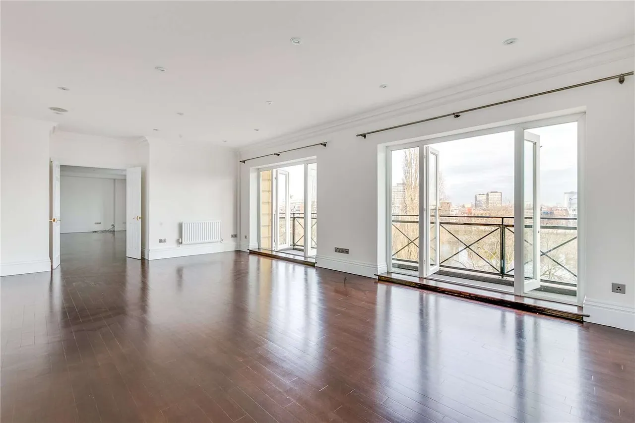 3 bed flat for sale — Holst Mansions, 96 Wyatt Drive, Barnes, London, SW13 8AJ