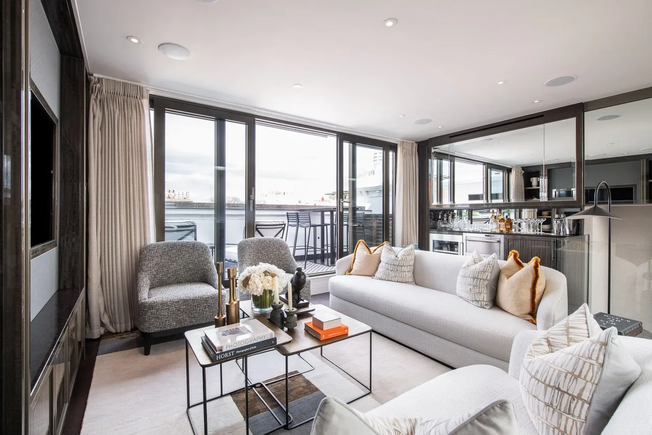 Prince Of Wales Terrace, W8, photo 3