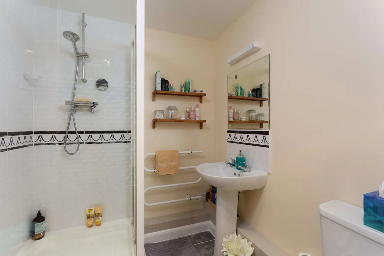 Leeman Road, York, North Yorkshire, YO26 4ZF, photo 6