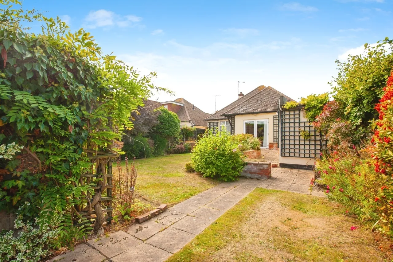 2 bed house for sale — Carlton Road, Clacton-on-Sea, Essex, CO15