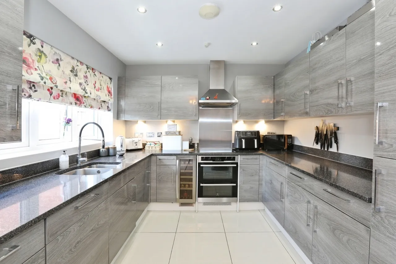 Somerley Drive, Crawley, RH10, photo 2