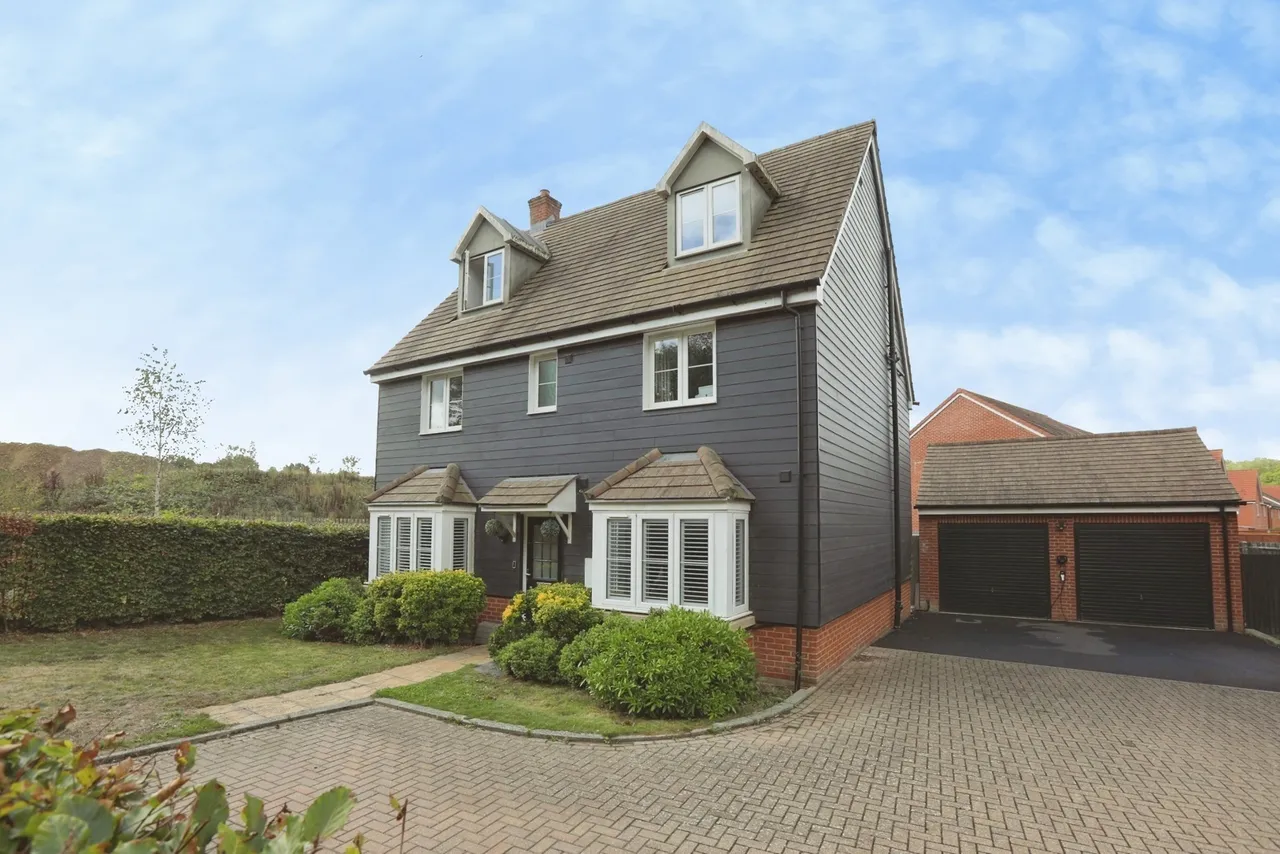 5 bed house for sale, Somerley Drive, Crawley, RH10