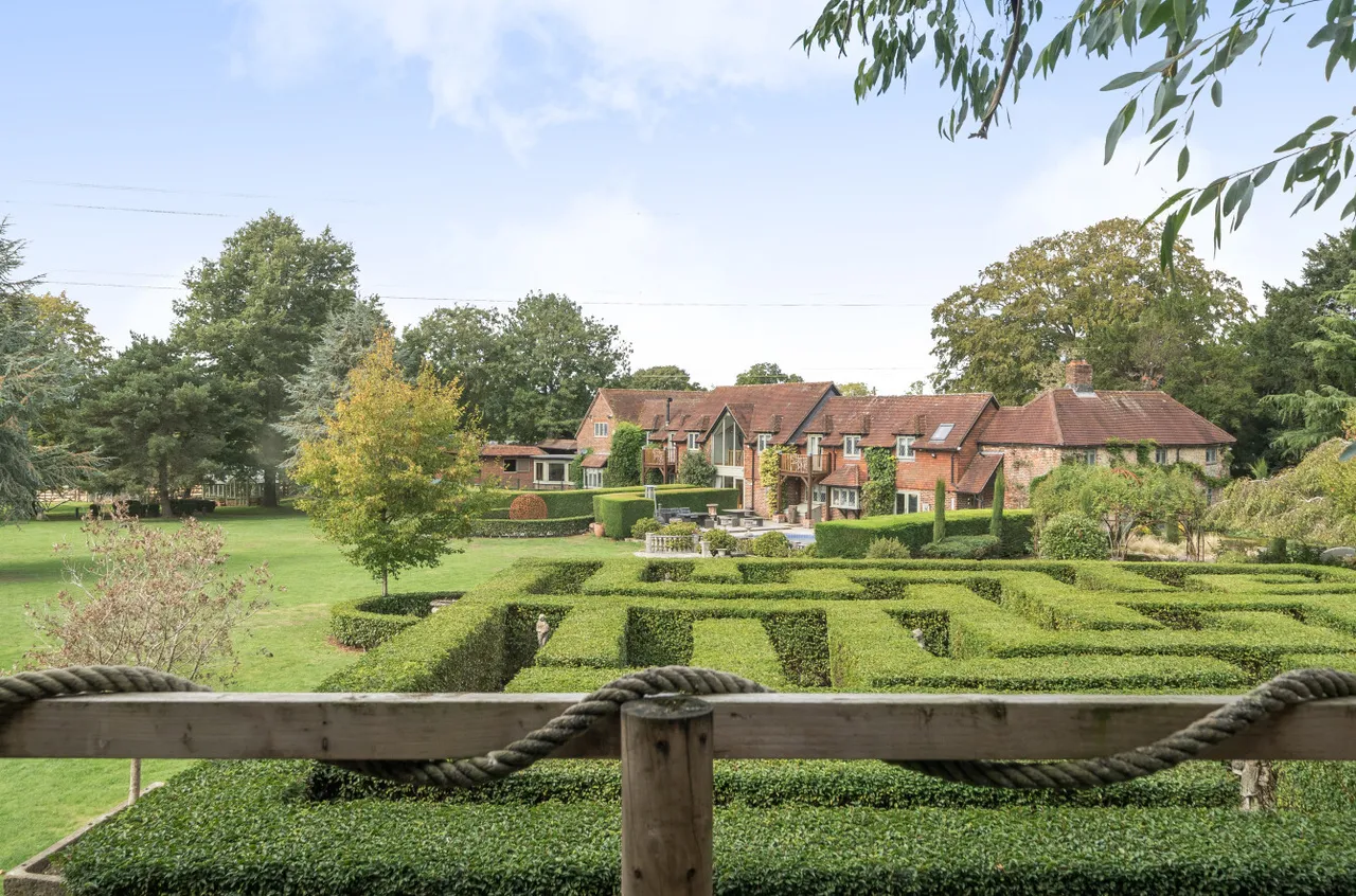 Eastland Gate, Lovedean, PO8, photo 27