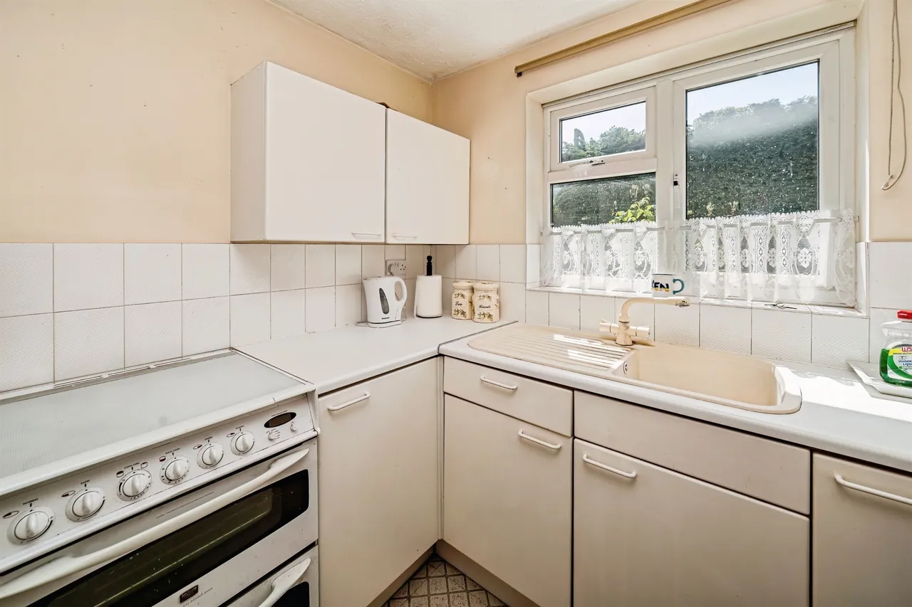 Portland Close, Slough, SL2, photo 15