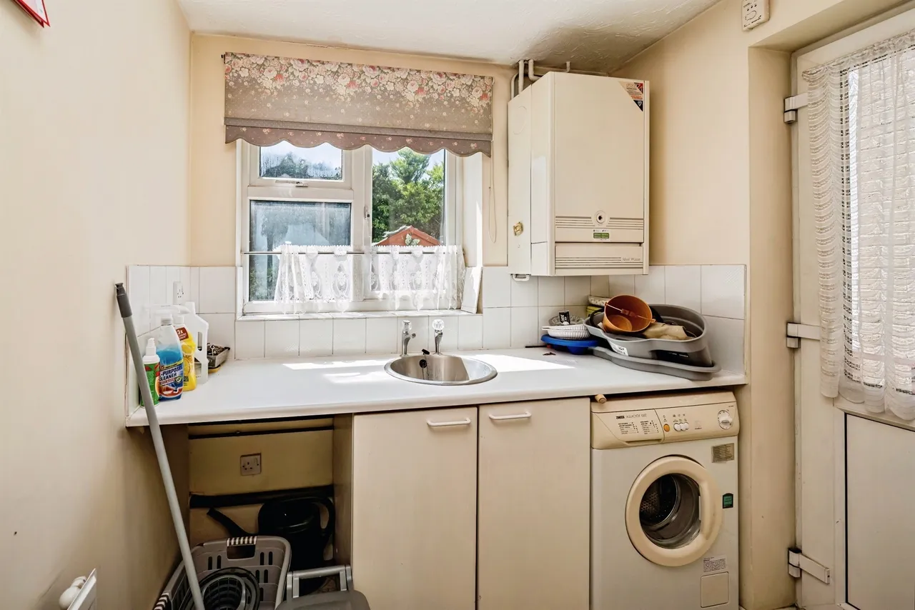 Portland Close, Slough, SL2, photo 14