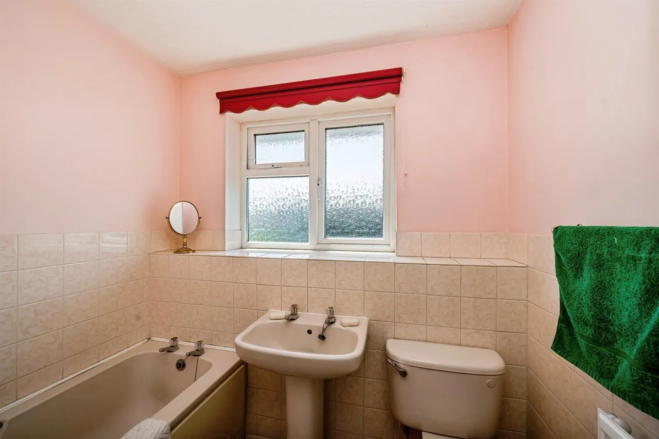 Portland Close, Slough, SL2, photo 11