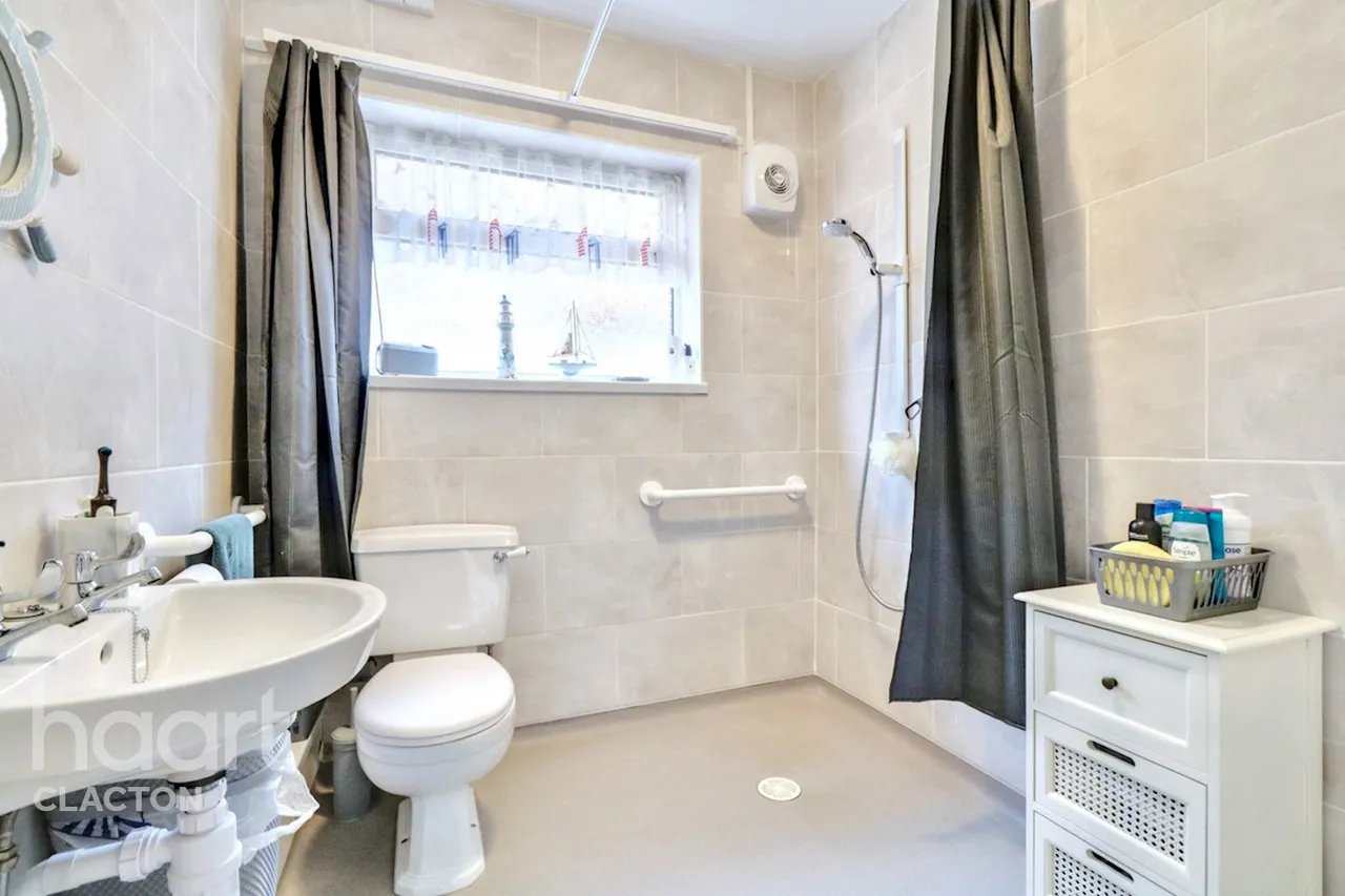 Alpha Road, Clacton-On-Sea, CO16, photo 9