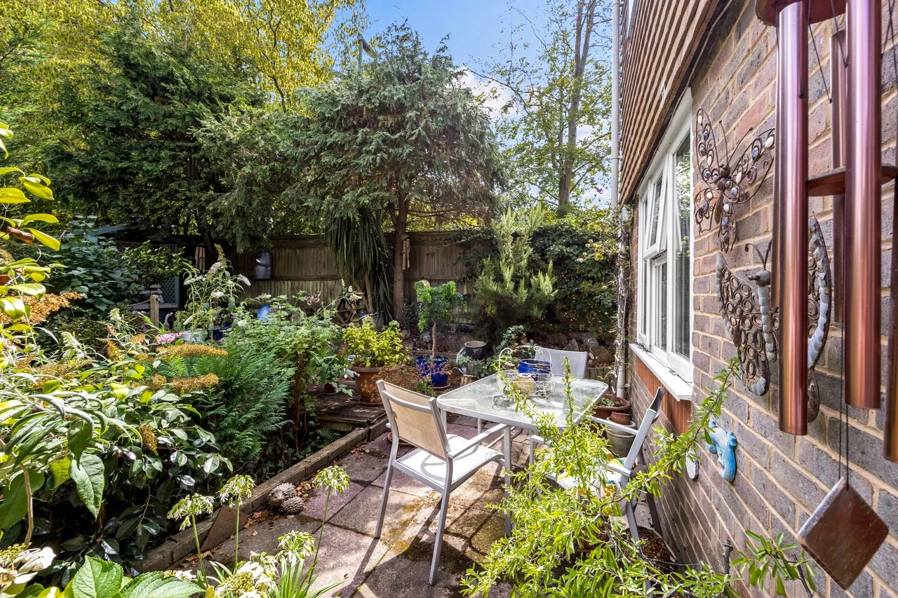 Burchetts Close, Haywards Heath, RH16, photo 12
