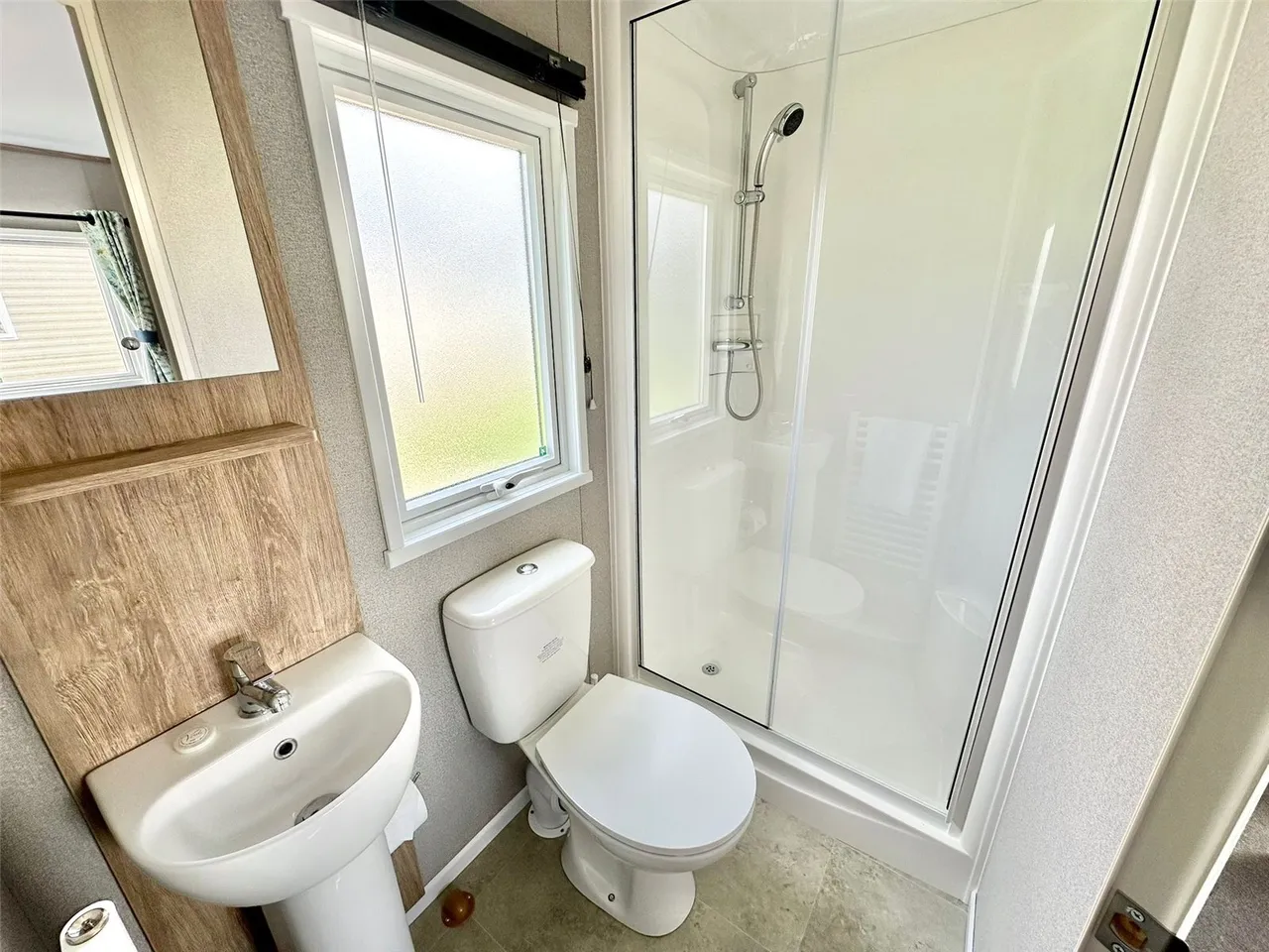 Havant Road, Hayling Island, PO11, photo 5