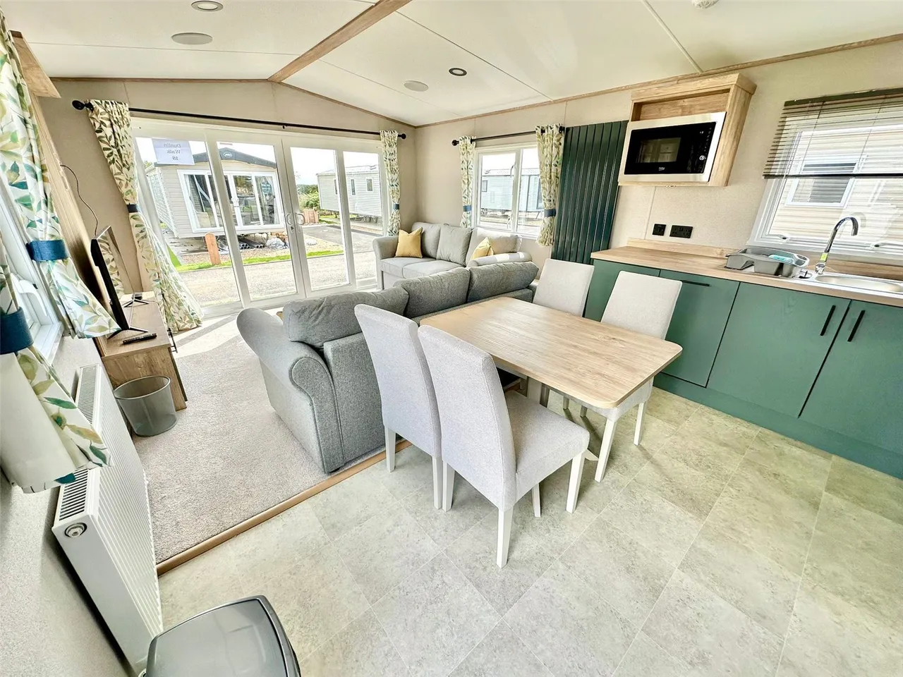 Havant Road, Hayling Island, PO11, photo 6