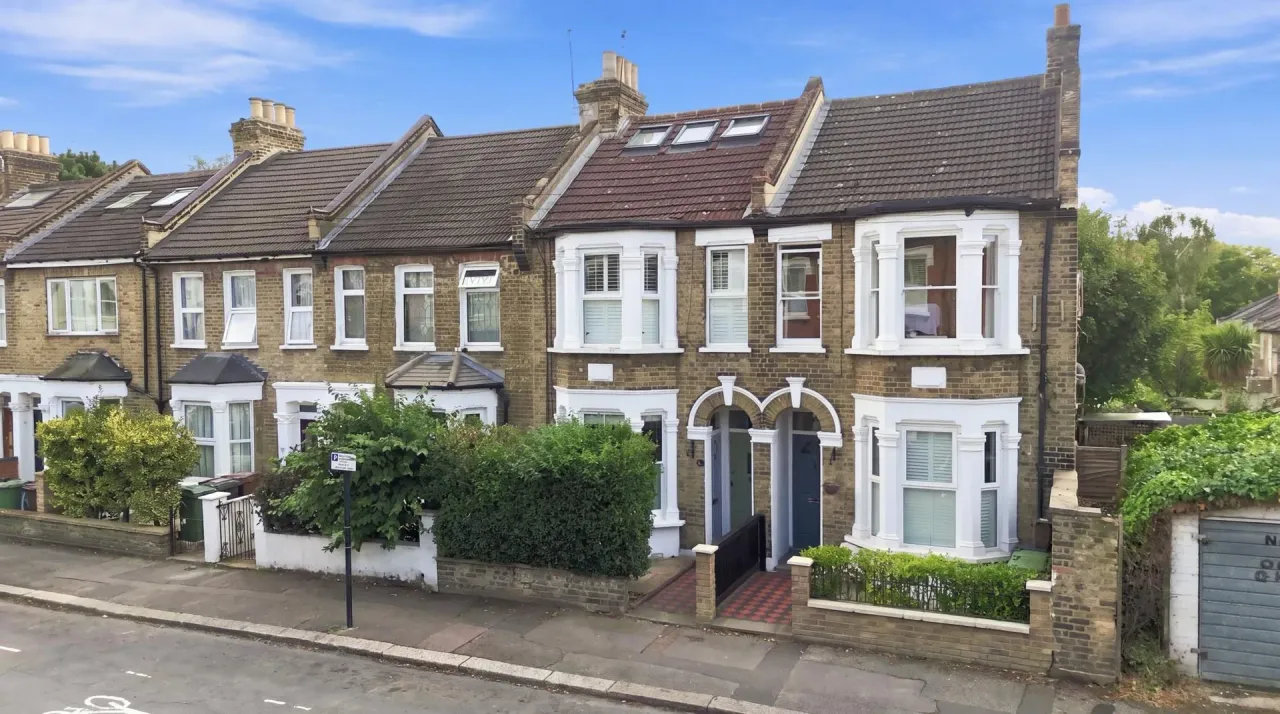 2 bed flat for sale — Albert Road, Leyton, E10