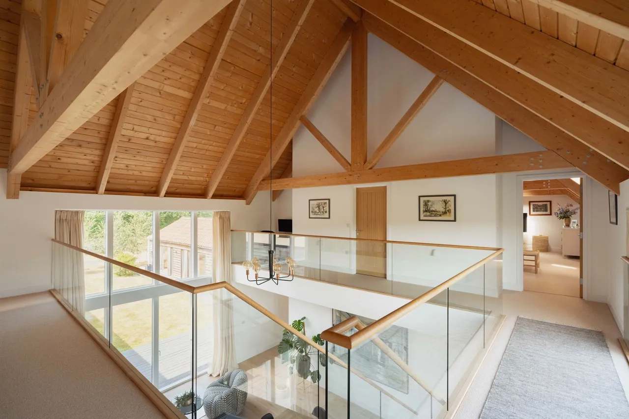 Eastmere Barn, Wretham, photo 15