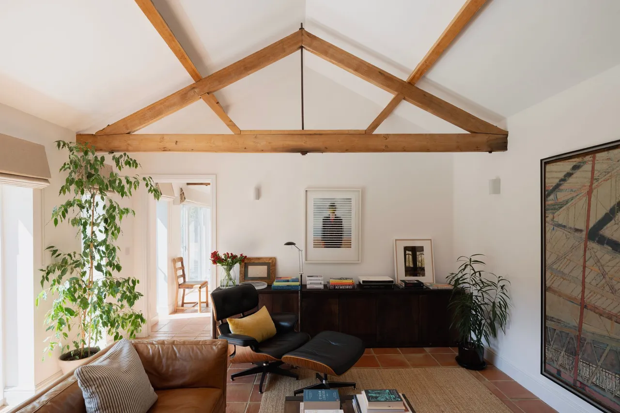 Eastmere Barn, Wretham, photo 9