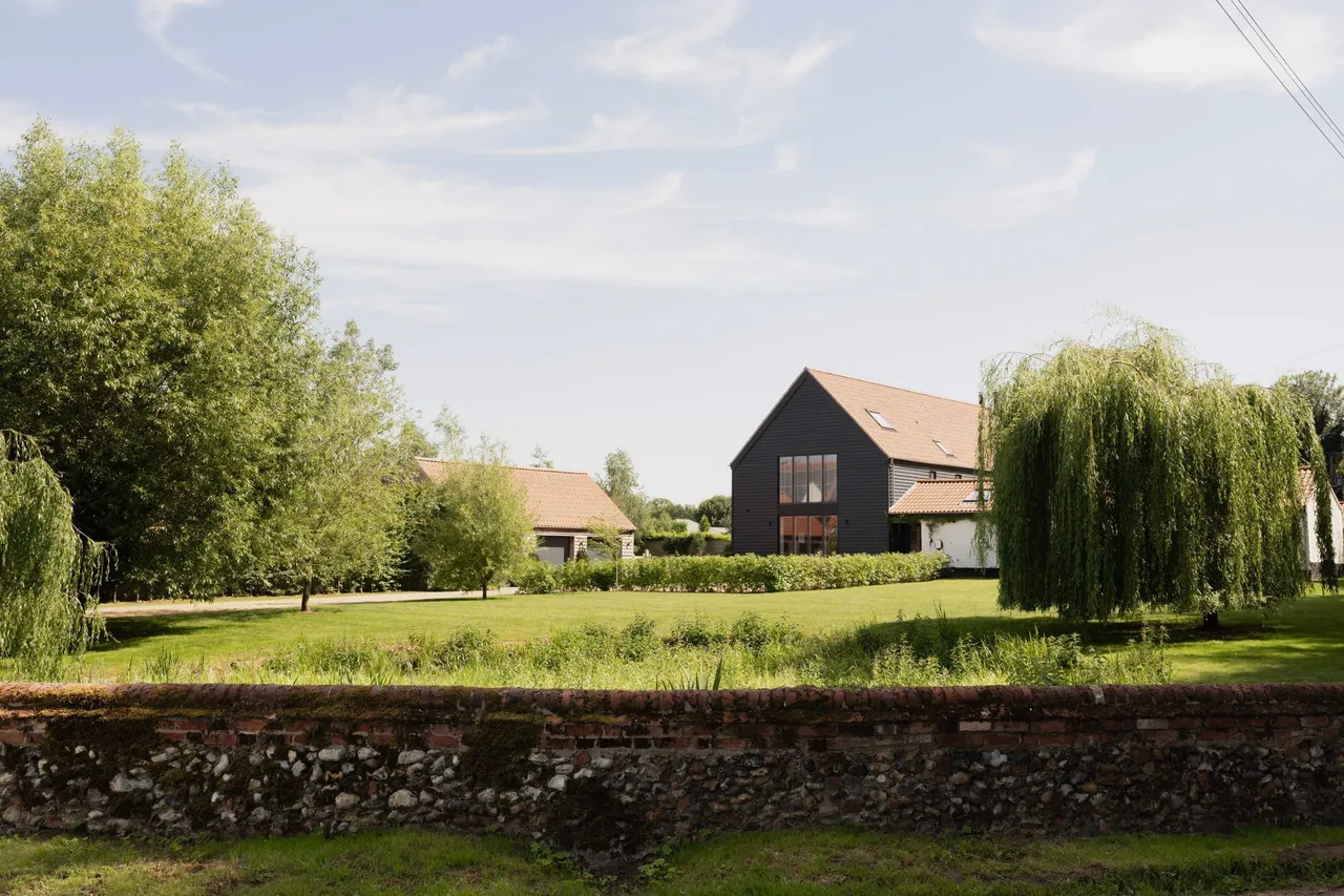 Eastmere Barn, Wretham, photo 23