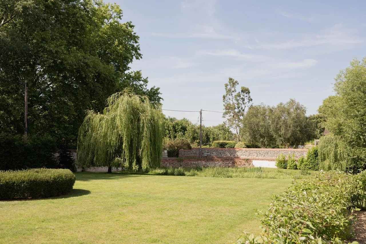 Eastmere Barn, Wretham, photo 21