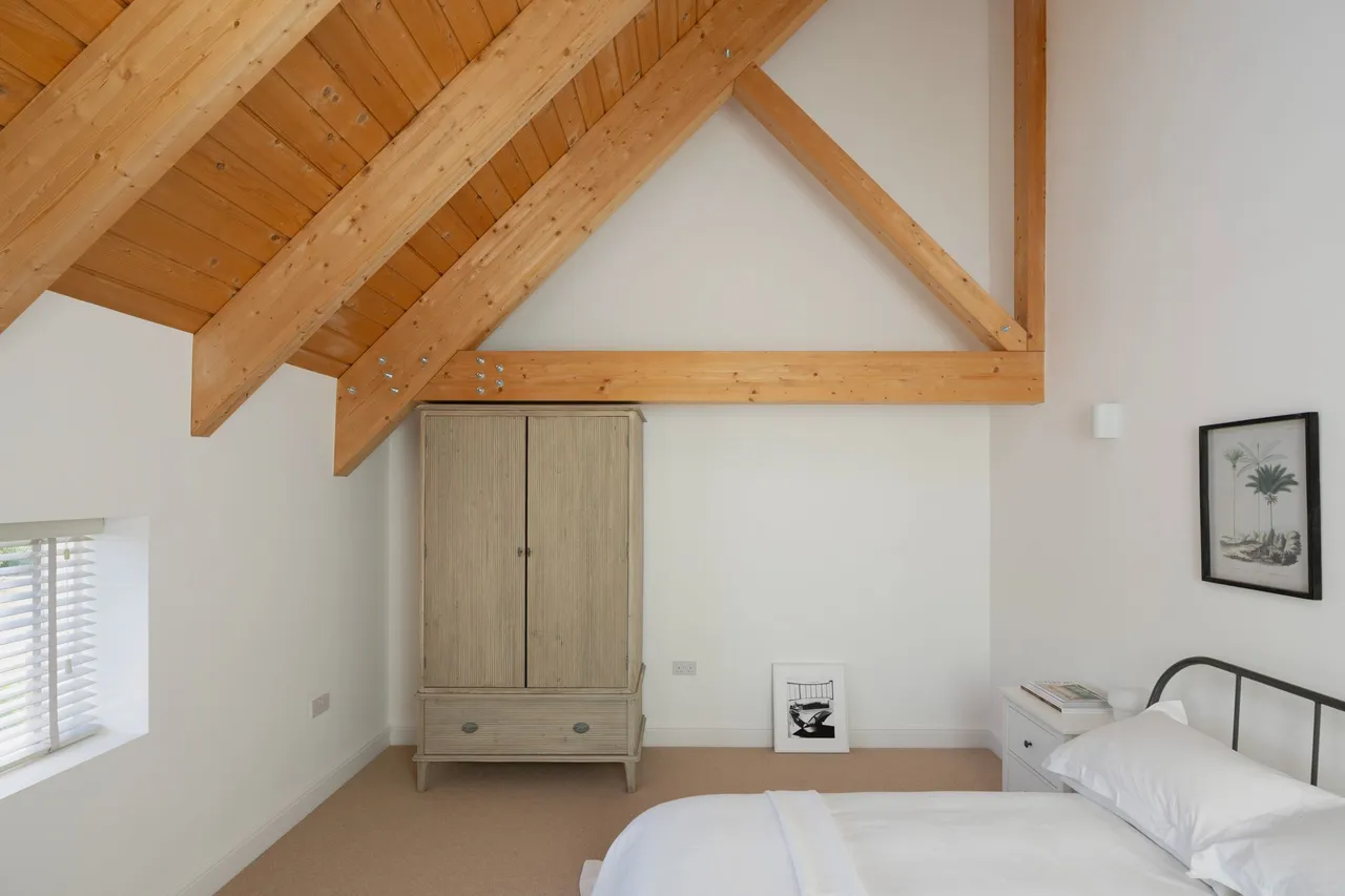 Eastmere Barn, Wretham, photo 18