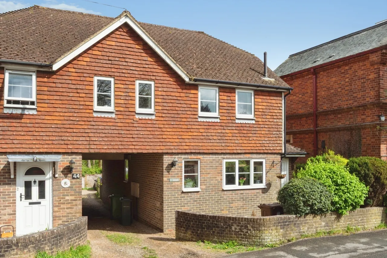 3 bed house for sale, London Road, Hurst Green, TN19