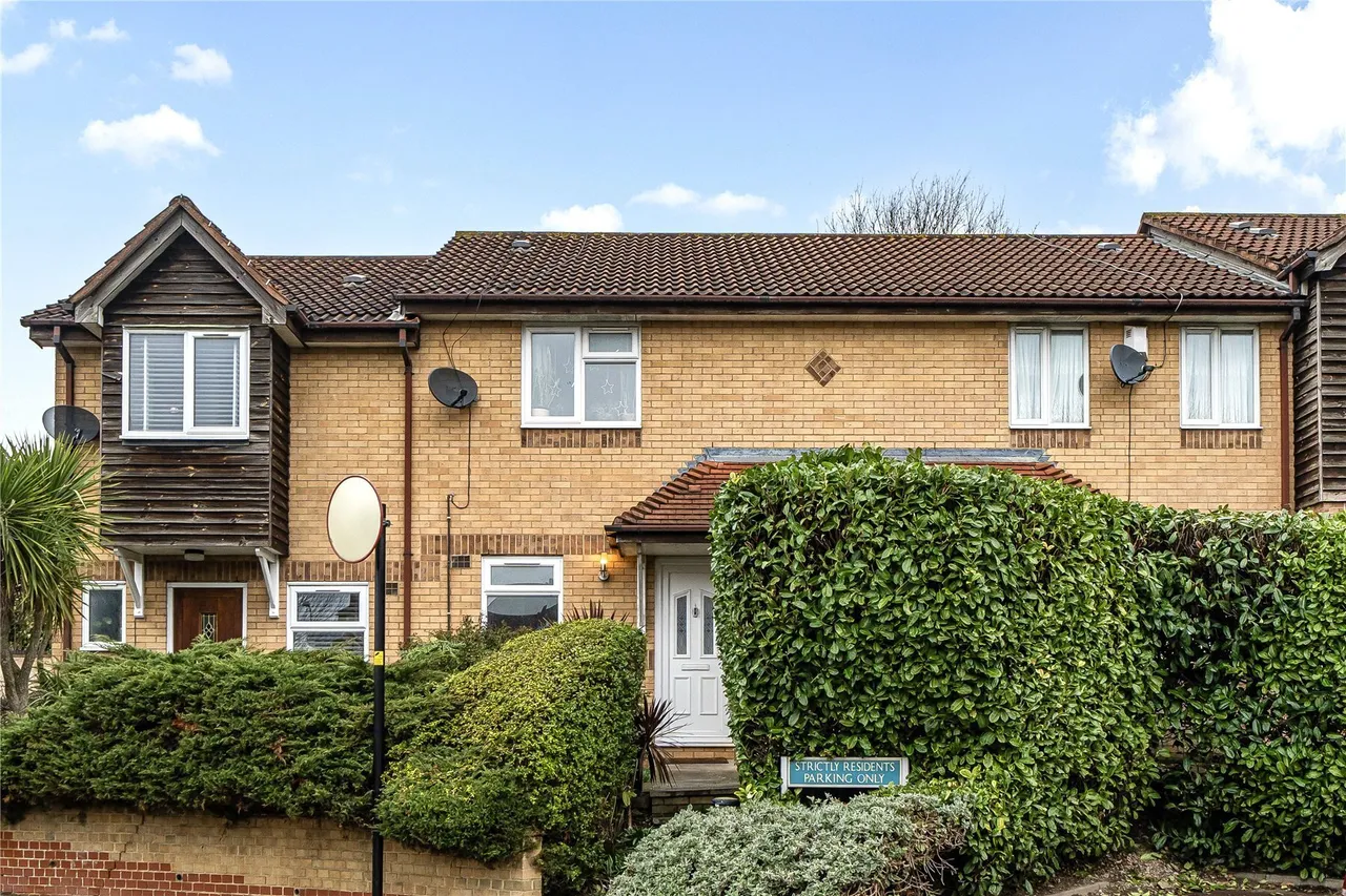 3 bed house for sale — Britton Close, London, SE6