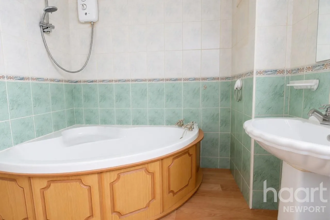 Risca Road, Newport, NP20, photo 18