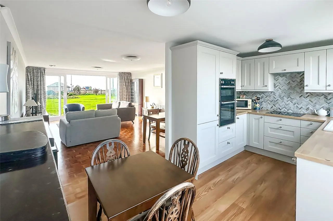 Rustington, Littlehampton, BN16, photo 3