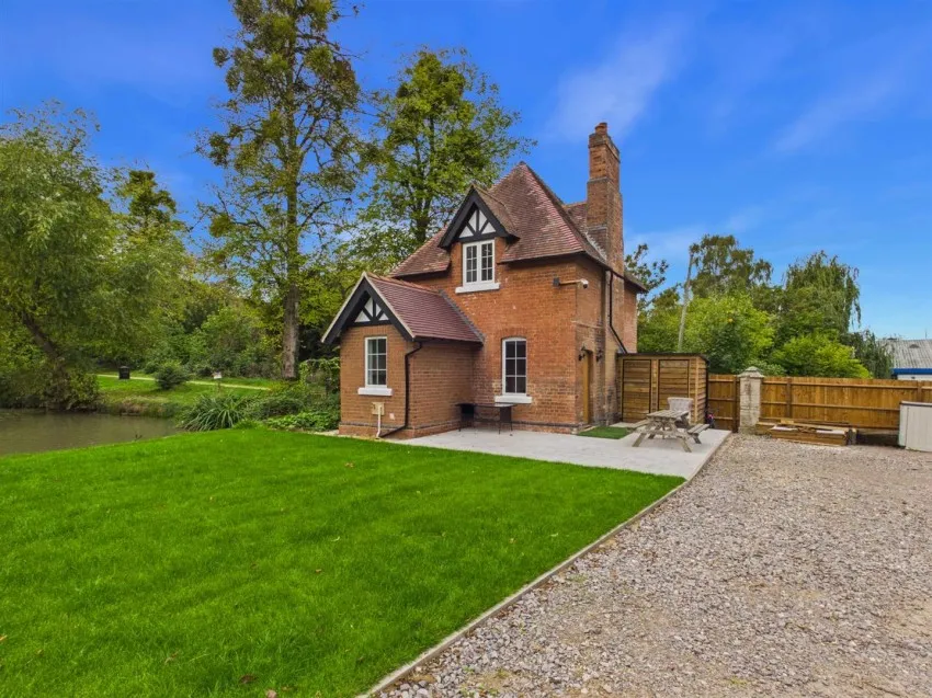 2 bed house for sale, Matson Lane, Matson
