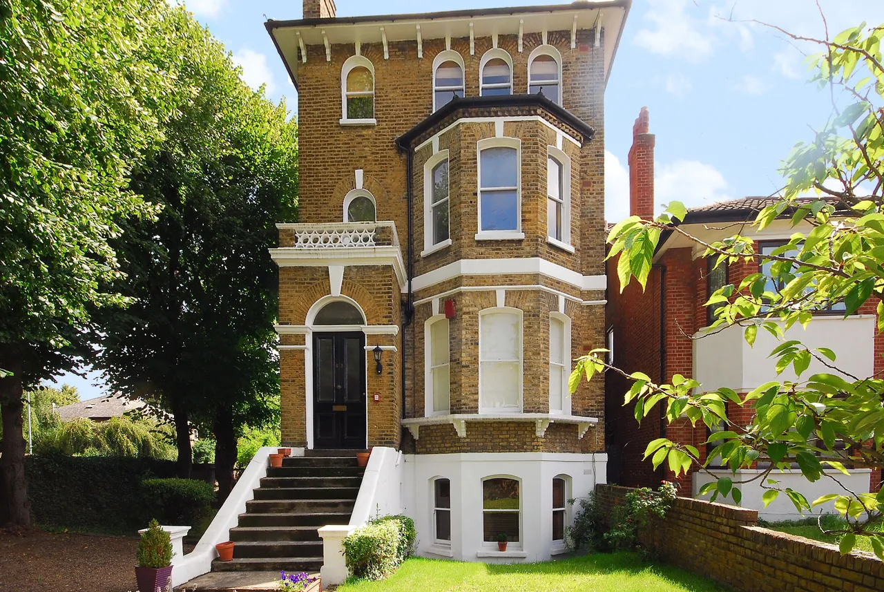 2 bed flat for sale — 43c Leyland Road, London