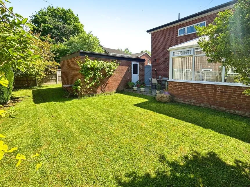 Dane Grove, Mickle Trafford, CH2, photo 10