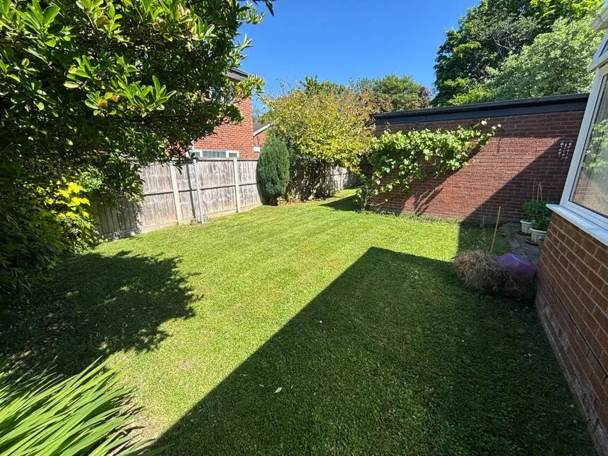 Dane Grove, Mickle Trafford, CH2, photo 11
