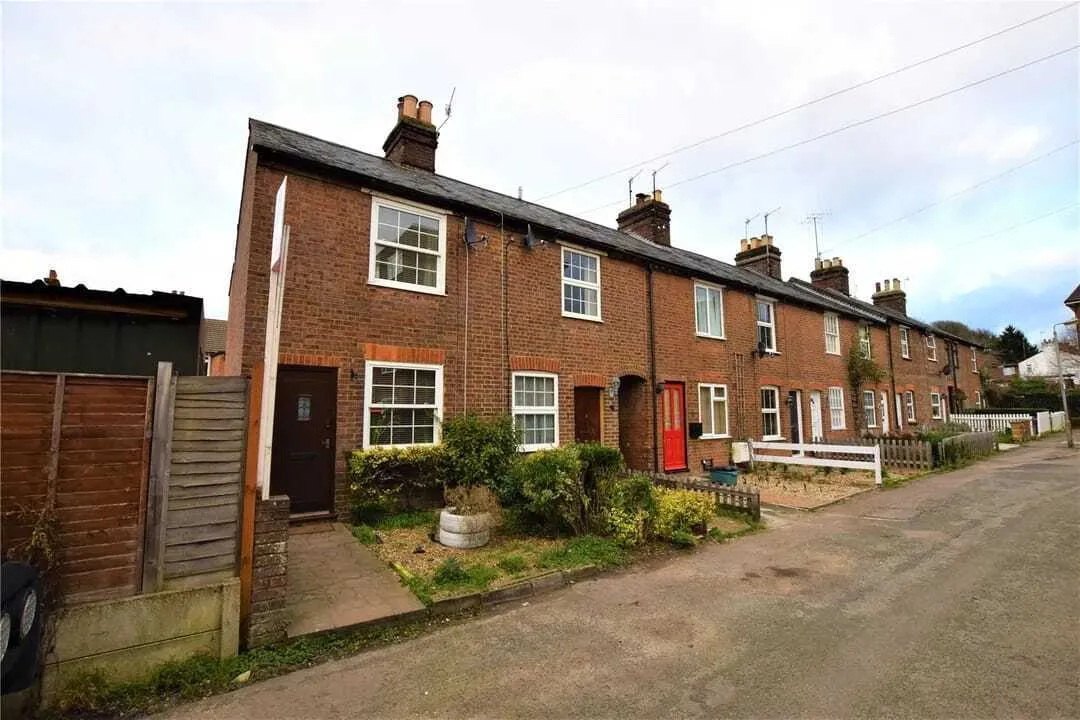 2 bed house to rent — George Street, CHESHAM