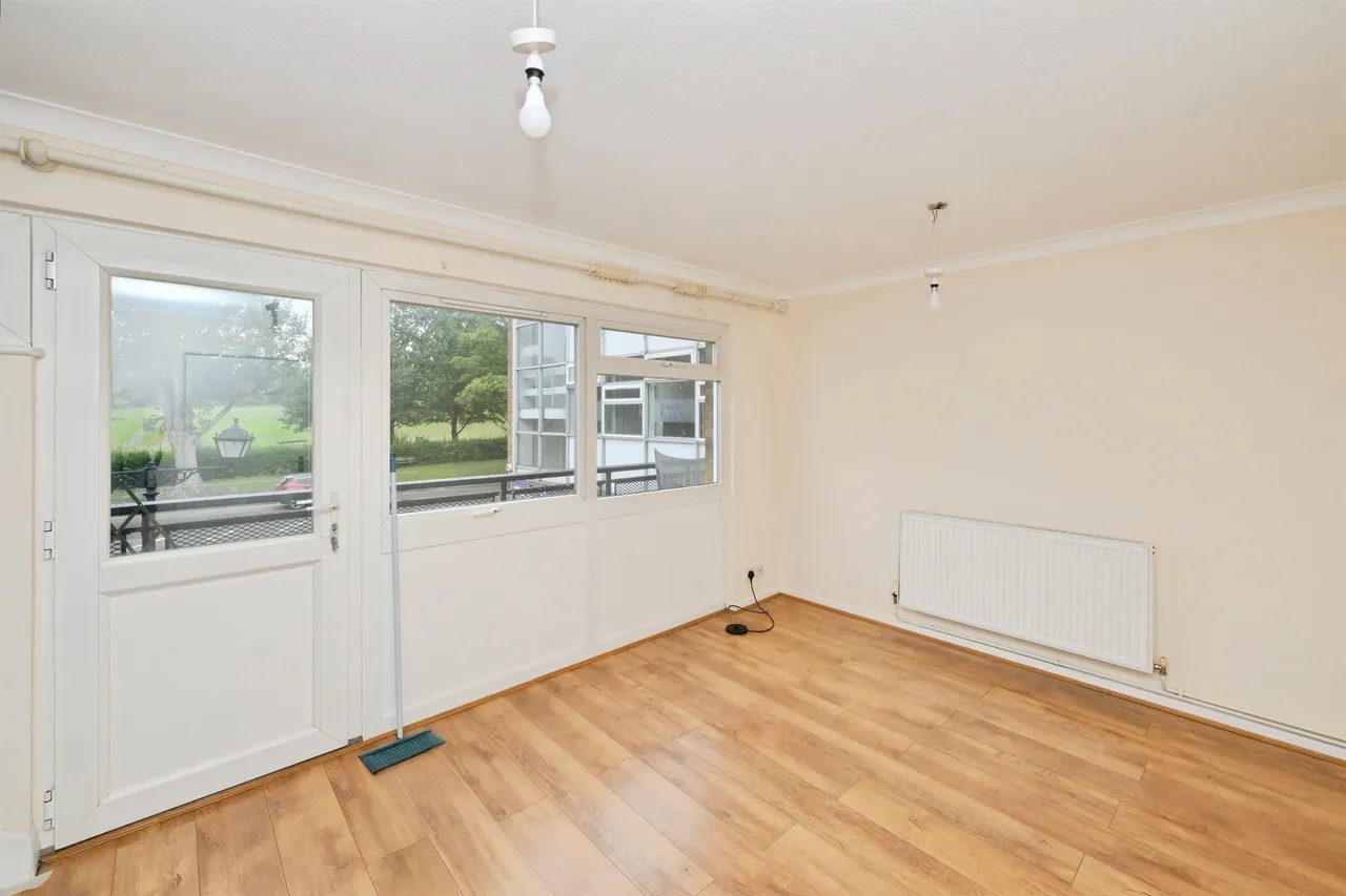The Precinct, Broxbourne, photo 5