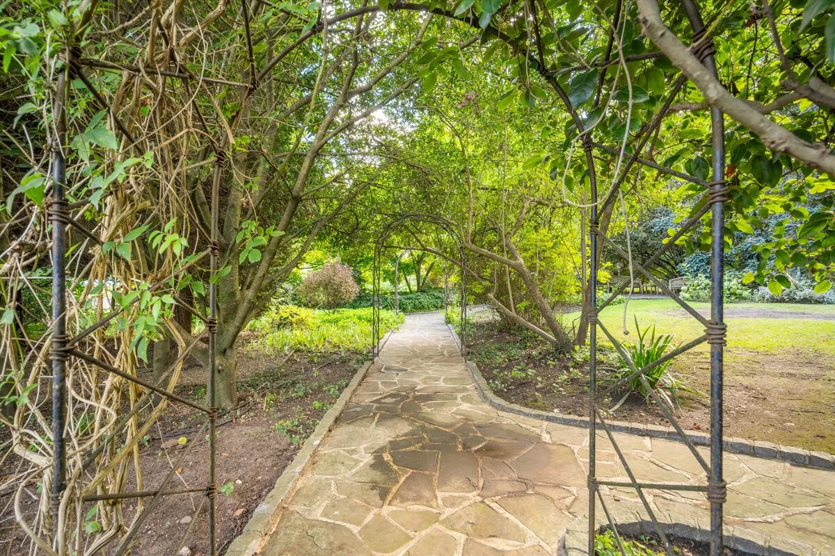 Wentworth Drive, Wentworth, GU25, photo 27