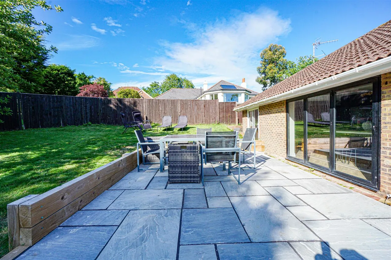 Beauharrow Road, St. Leonards-On-Sea, photo 16