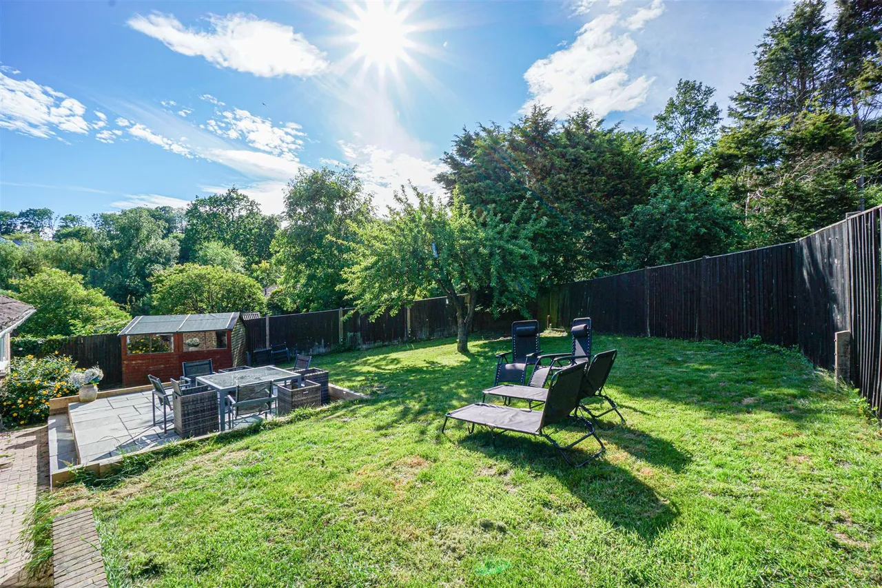 Beauharrow Road, St. Leonards-On-Sea, photo 17
