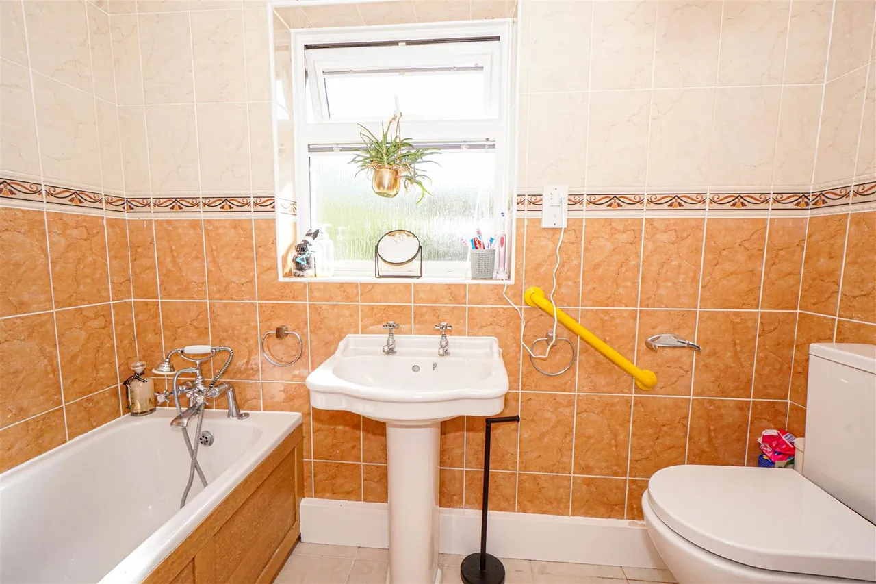 Beauharrow Road, St. Leonards-On-Sea, photo 14