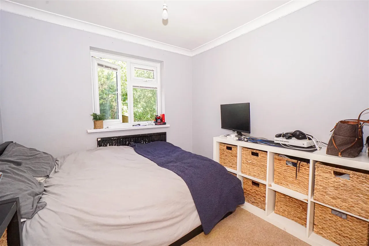 Beauharrow Road, St. Leonards-On-Sea, photo 12