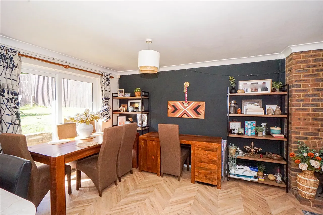 Beauharrow Road, St. Leonards-On-Sea, photo 22
